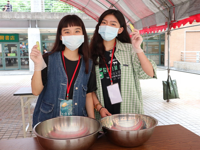 中臺科大學生體驗製作青芒果