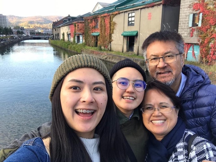 陳秀英學姊全家福(其中二女兒109年由中臺科大醫技系畢業)