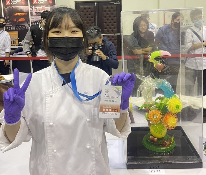 中臺科大食科系柯喬昕同學與熱帶風情拉糖作品