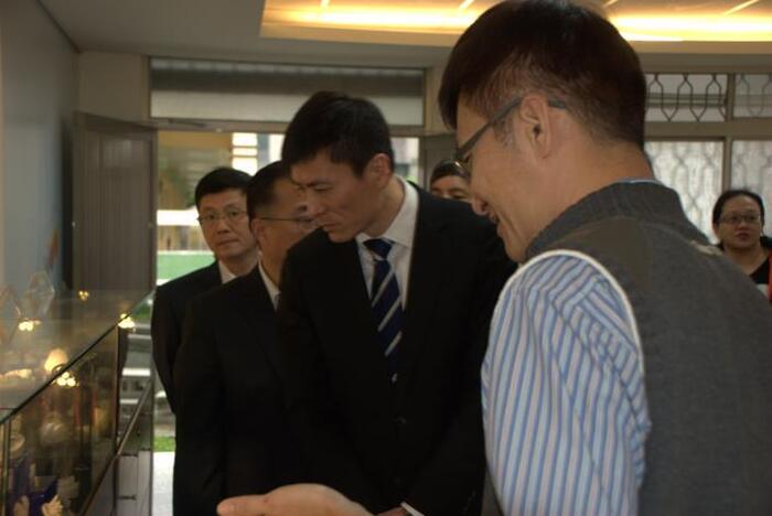 參觀牙技系成品展示室