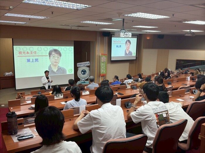 視光系葉上民主任勉勵準實習生
