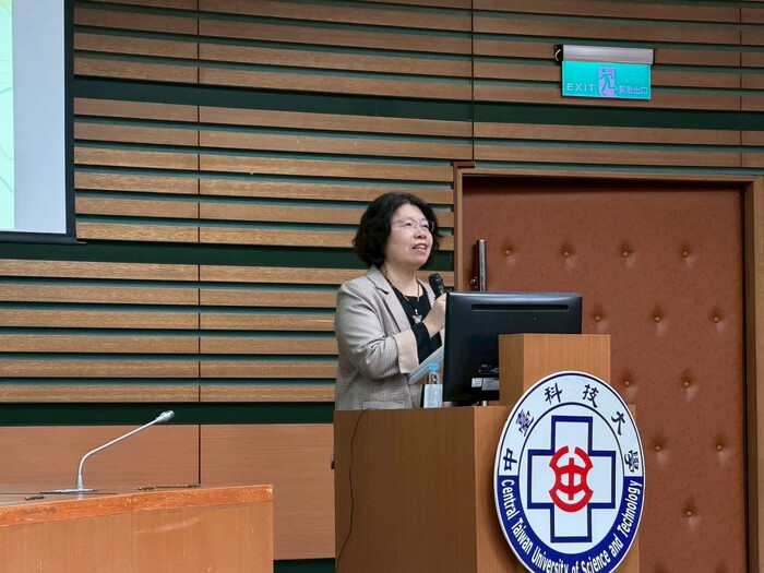 中臺科大護理學院蔡麗雲院長指出，照護現場需同時實現科技落地與維護人本價值圖片