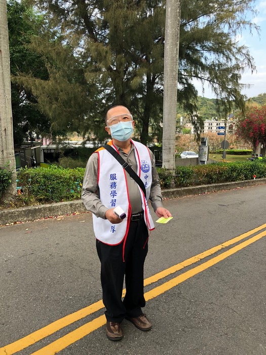 第一線人員全部武裝(護目鏡 口罩 耳溫槍 安心貼紙 )