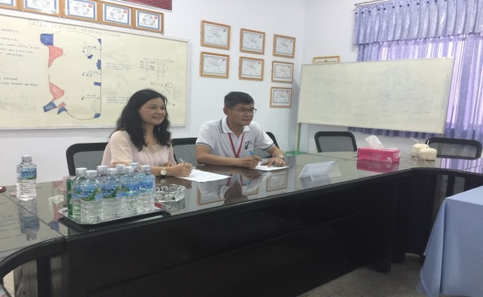 中臺科大教務長陳錦杏與慧春鞋業公司西寧廠共同簽署實習合作