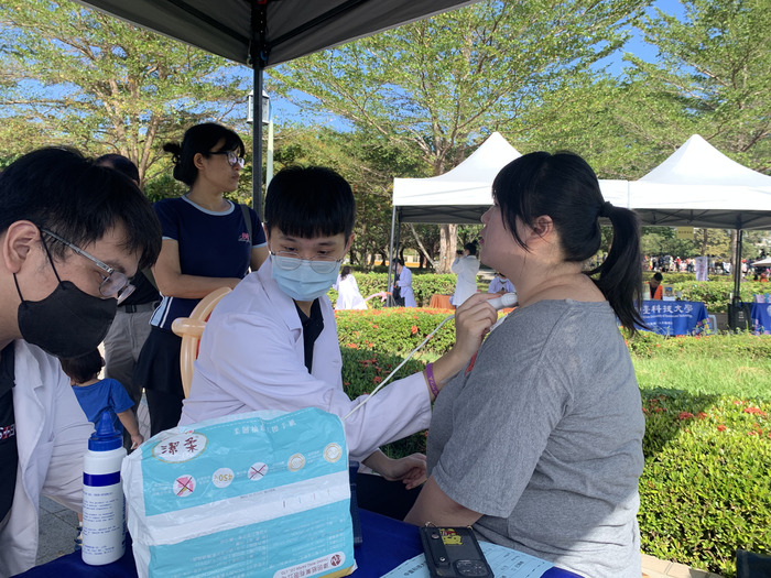 醫放系為民眾甲狀腺檢測.jpg