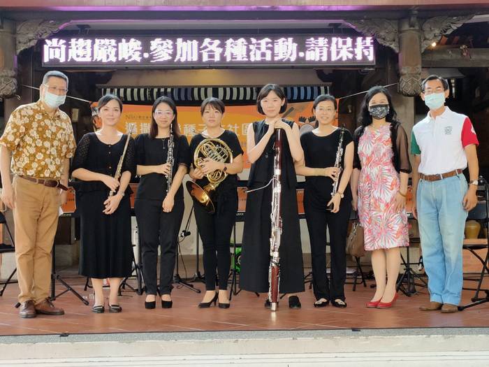 陳錦杏校長與國臺交木管五重奏青年樂團合影