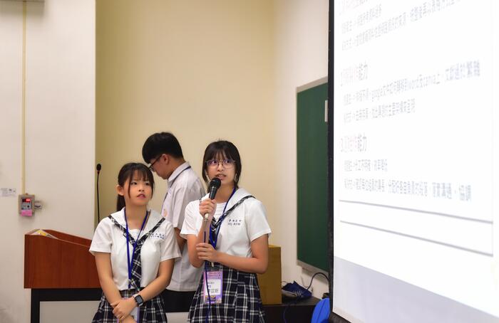 學生以精練短講分享學習成果及反思歷程圖片