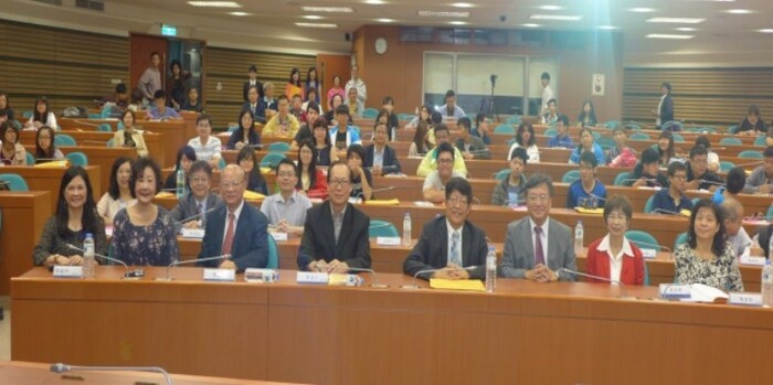 台中市府貴賓與學校長官參與座談