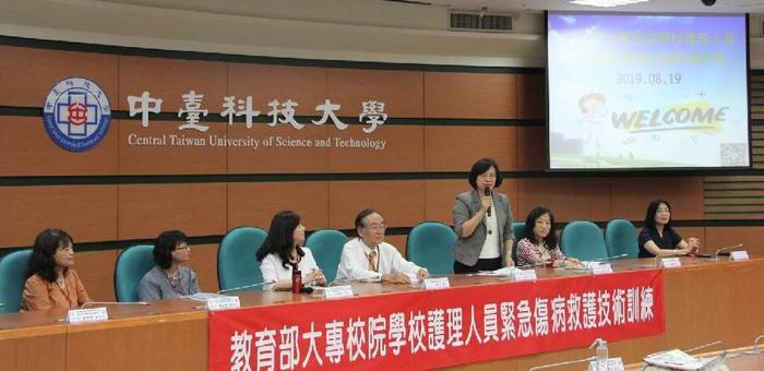 教育部黃雯玲司長致詞勉勵