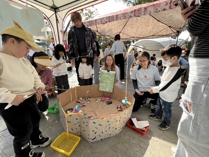 現場設計許多大家可以一起參與的遊戲活動圖片