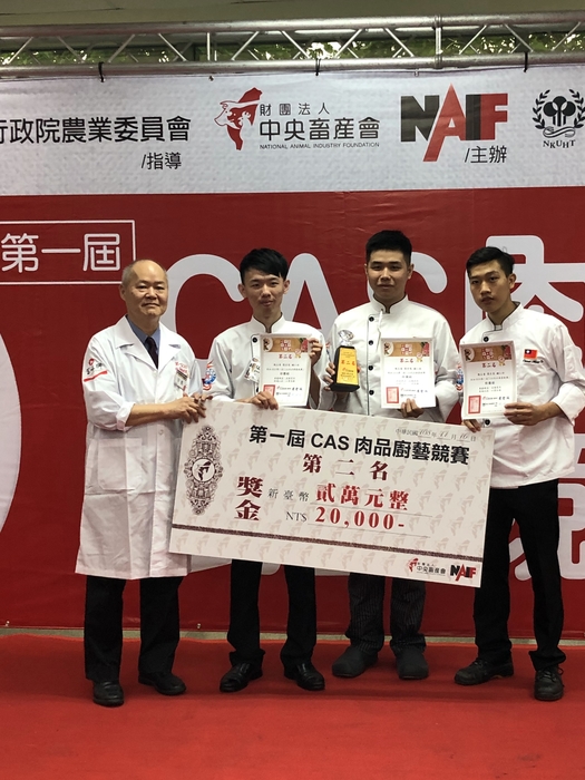 參賽同學與評審合影