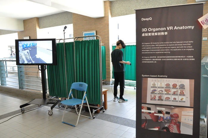 Open Day除體驗各系特色外，現場更有VR體驗活動