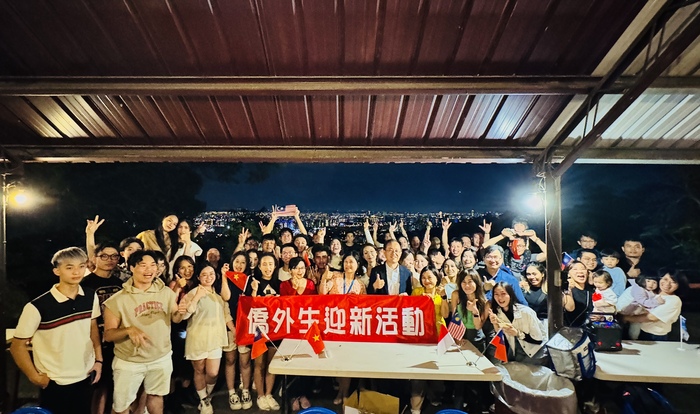 校長與僑外生大合照