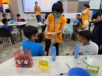 使用教具輔助教學