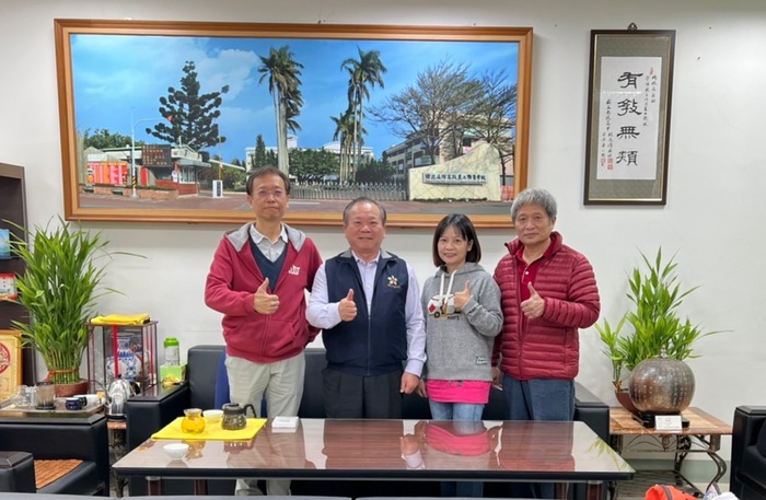 圖1 (左起)王國安老師、楊長鉿校長、李瑞敏老師、李桂春老師圖片