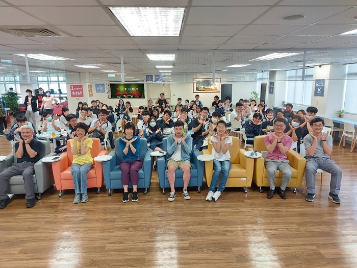 中臺科大入校參訪-新社高中大合照