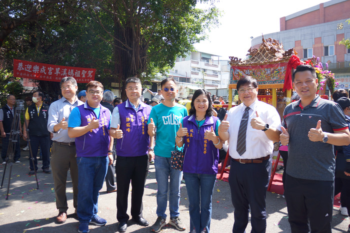 旱溪媽祖繞境祈福-中臺科大校長陳錦杏(右3) 興大附農校長蔡孟峰(右2)